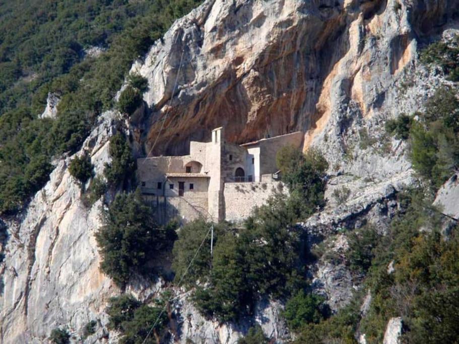 Casa Vacanze Fonte Del Menotre Foligno Exterior foto